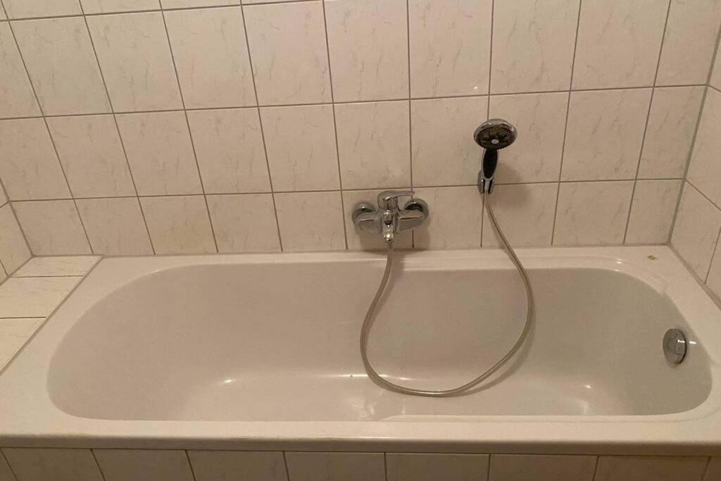 Beste Lage In Rostock: 2-Zimmerwohnung Mit Balkon Im 1.Og Exterior foto